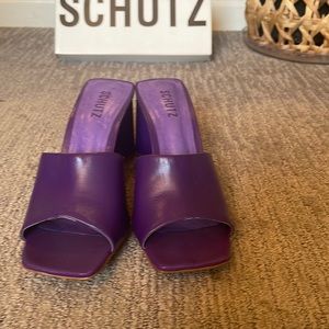 SCHUTZ Beautiful!!